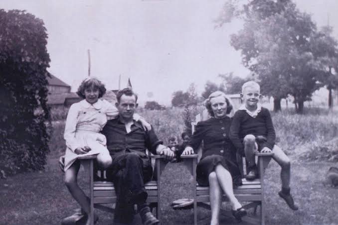 photo-Gordon Lightfoot 1948