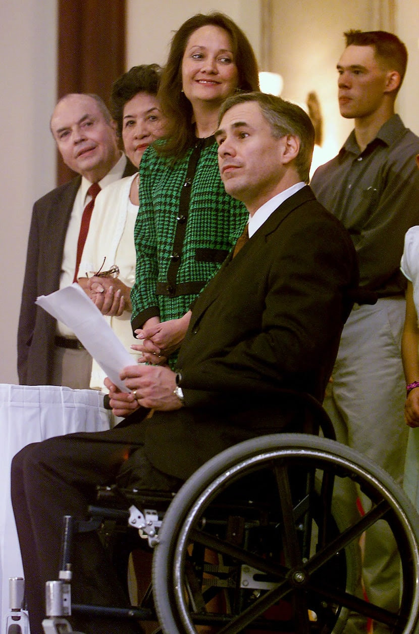 photo-Greg Abbott 2001