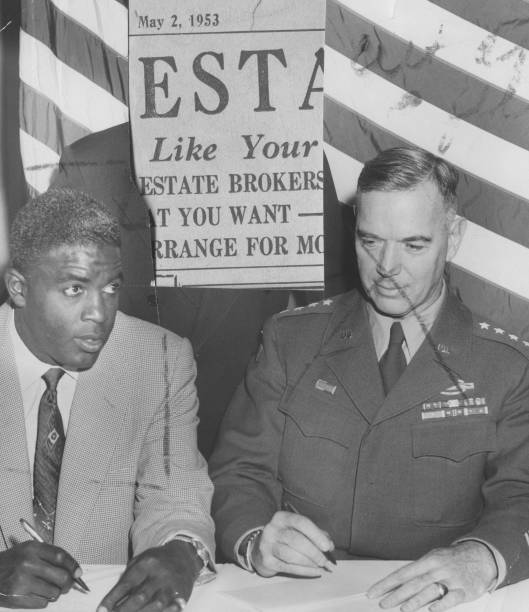 photo-Jackie Robinson 1952