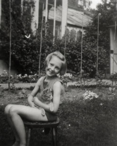 photo-Jane Goodall 1941