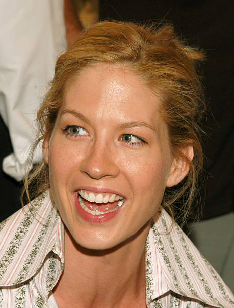 photo-Jenna Elfman 2003