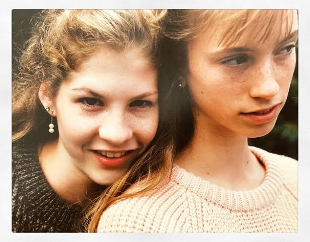 photo-Jenna Elfman 1989