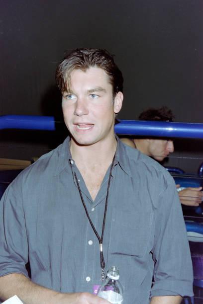 photo-Jerry O'Connell 1999