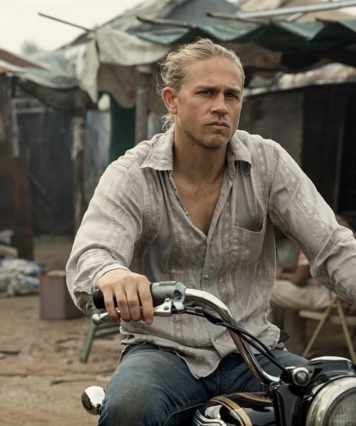 photo-Charlie Hunnam 2022