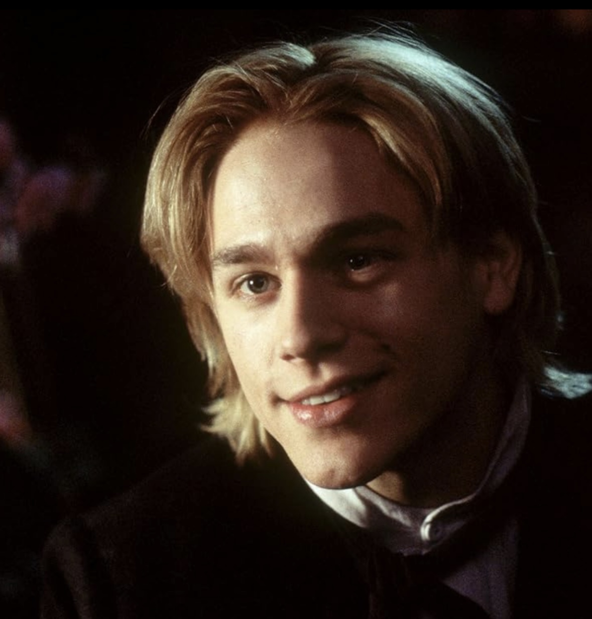 photo-Charlie Hunnam 2002