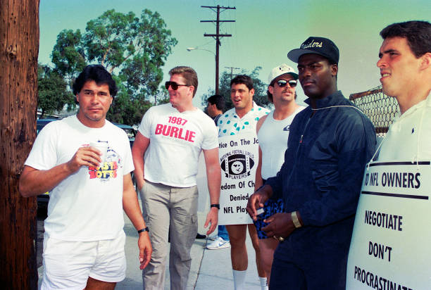 photo-Jim Plunkett 1987