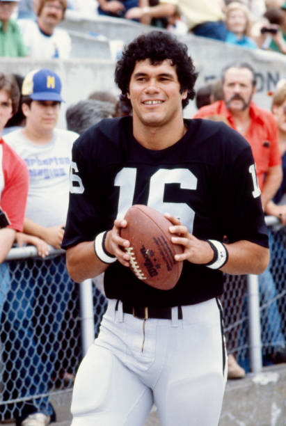photo-Jim Plunkett 1979