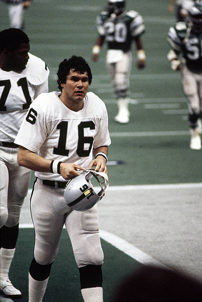 photo-Jim Plunkett 1981