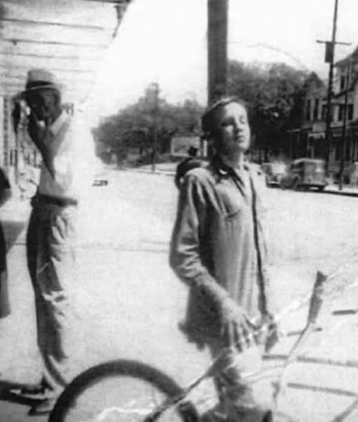 photo-Elvis Presley 1947