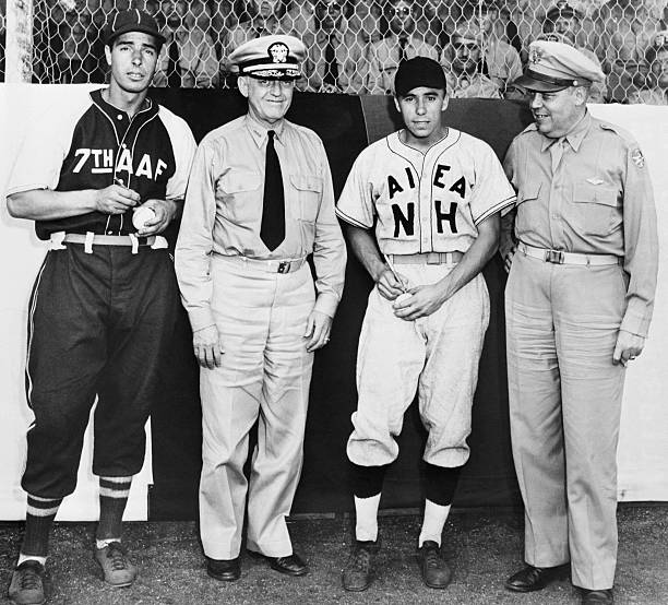 photo-Joe DiMaggio 1944