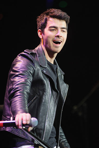 photo-Joe Jonas 2013