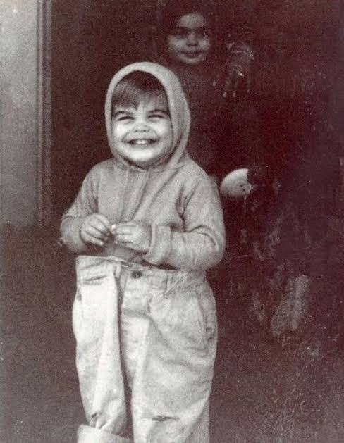 photo-Simon Helberg 1986