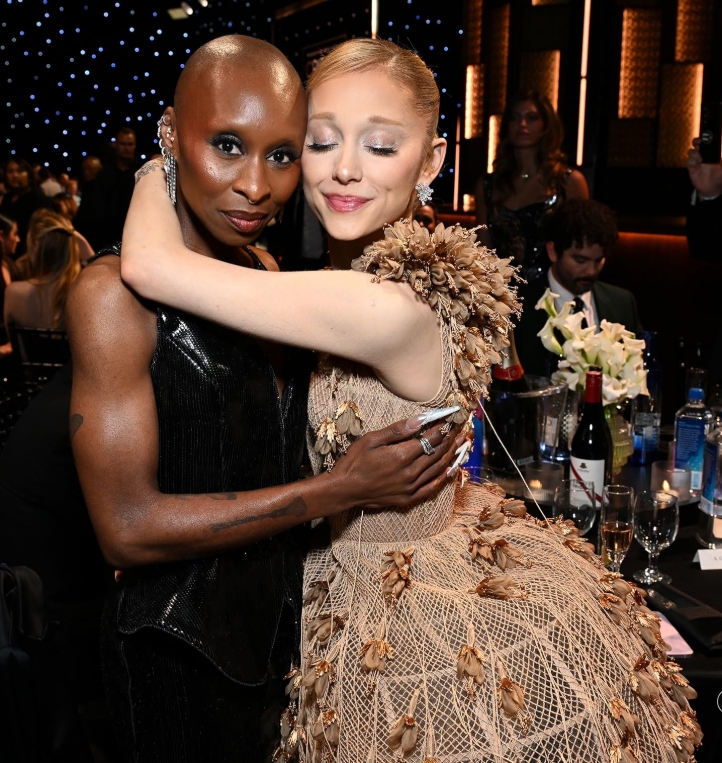 photo-Ariana Grande 2025