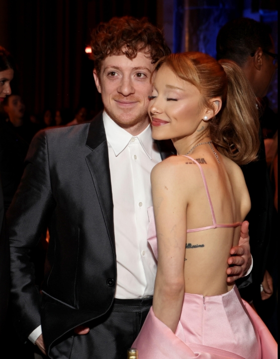 photo-Ariana Grande 2024