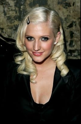 photo-Ashlee Simpson 1998