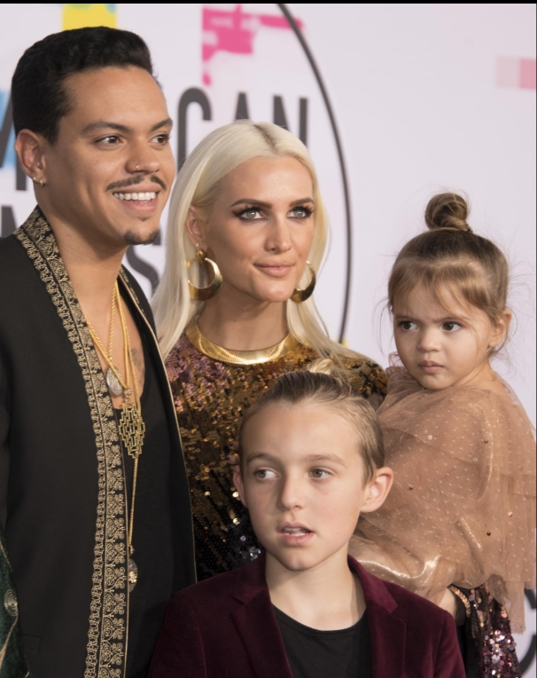 photo-Ashlee Simpson 2017