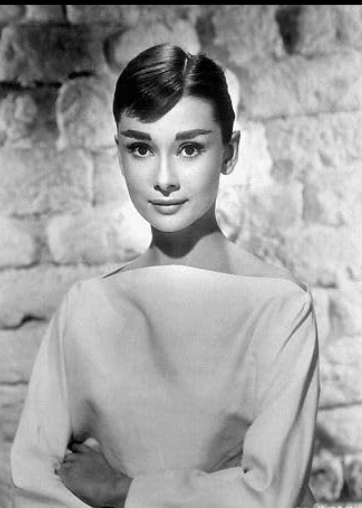 photo-Audrey Hepburn 1954