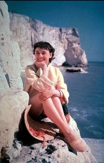photo-Audrey Hepburn 1954