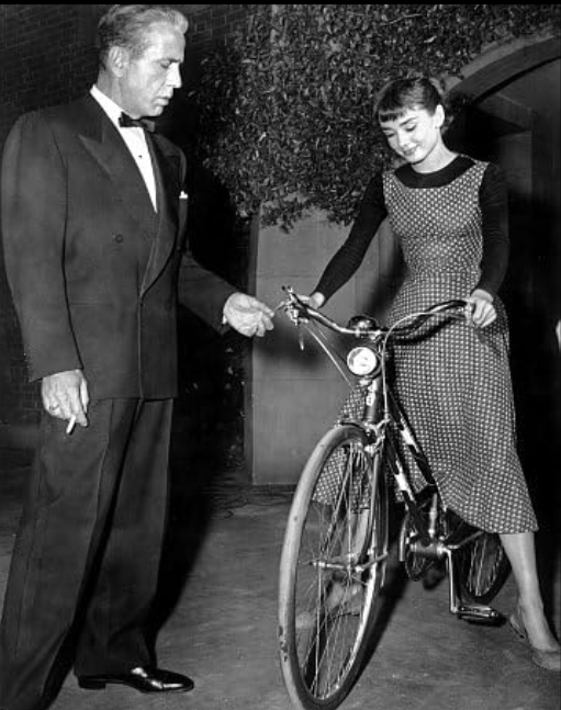 photo-Audrey Hepburn 1954