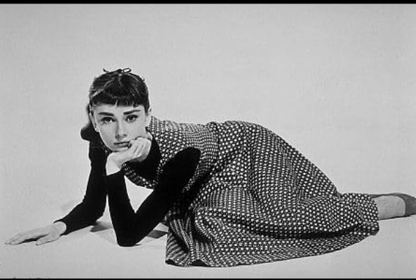 photo-Audrey Hepburn 1954
