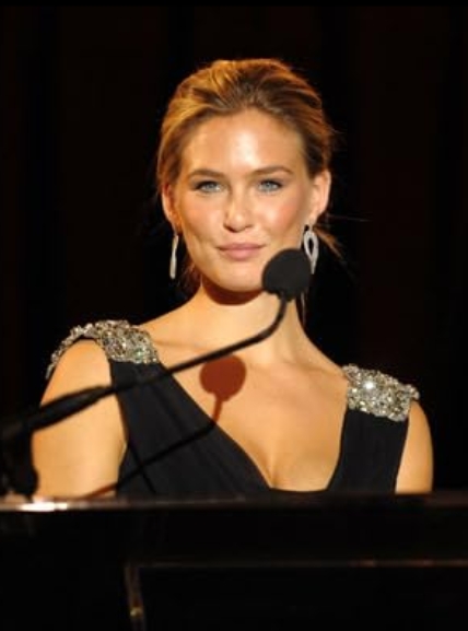 photo-Bar Refaeli 2011