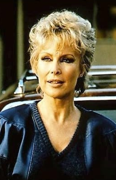 photo-Barbara Eden 1989