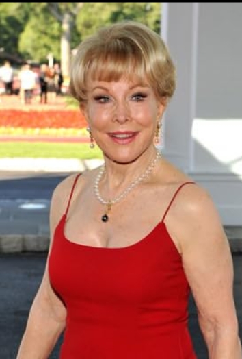 photo-Barbara Eden 2011