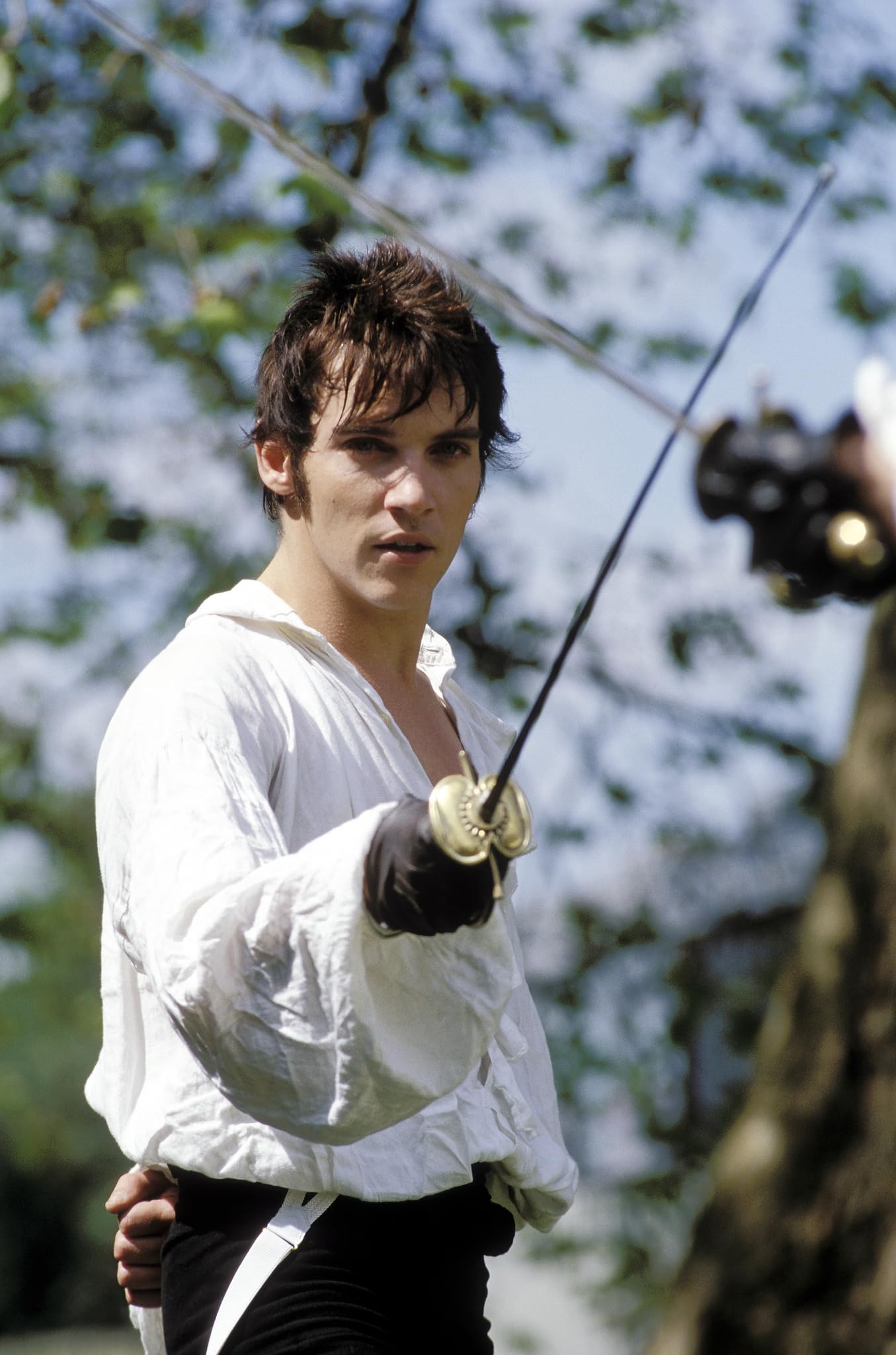 photo-Jonathan Rhys Meyers 2004
