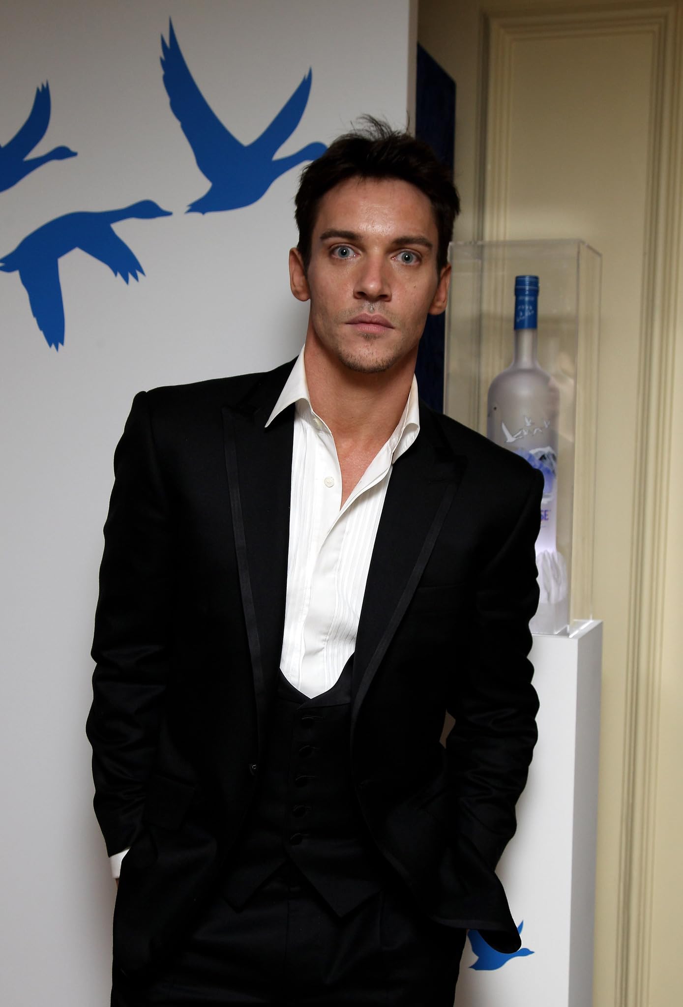 photo-Jonathan Rhys Meyers 2011