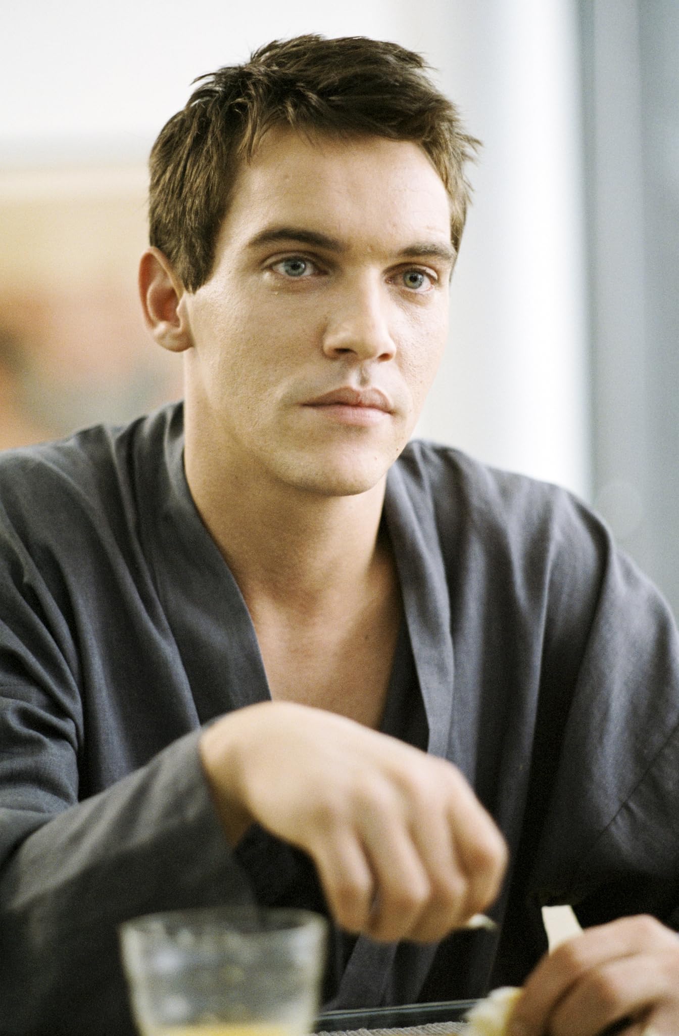 photo-Jonathan Rhys Meyers 2005