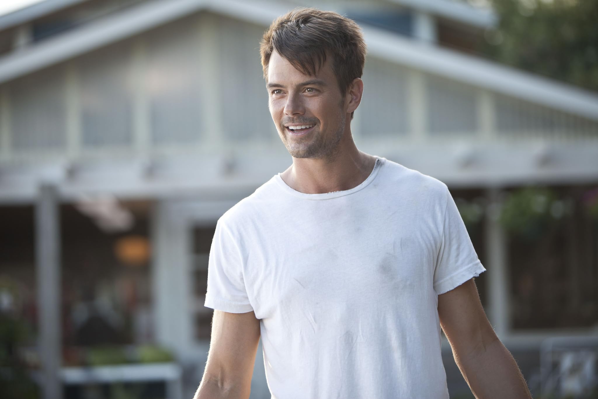 photo-Josh Duhamel 2013
