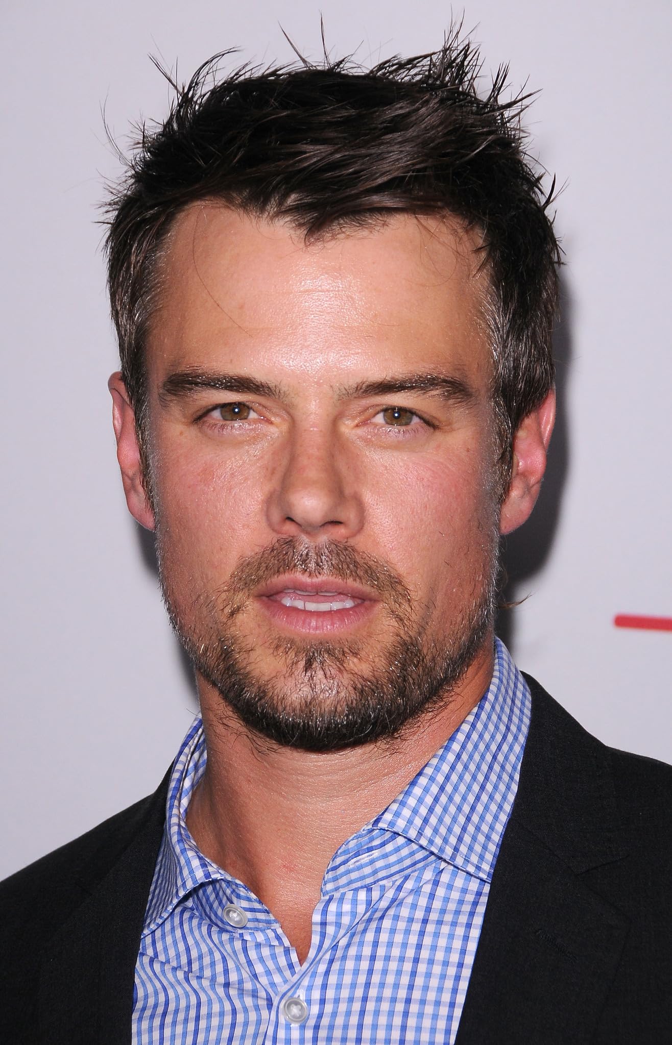 photo-Josh Duhamel 2011