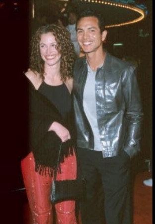 photo-Benjamin Bratt 2000