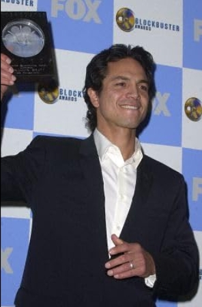 photo-Benjamin Bratt 2004