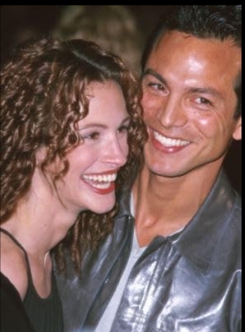 photo-Benjamin Bratt 2000