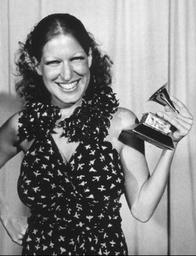 photo-Bette Midler 1974