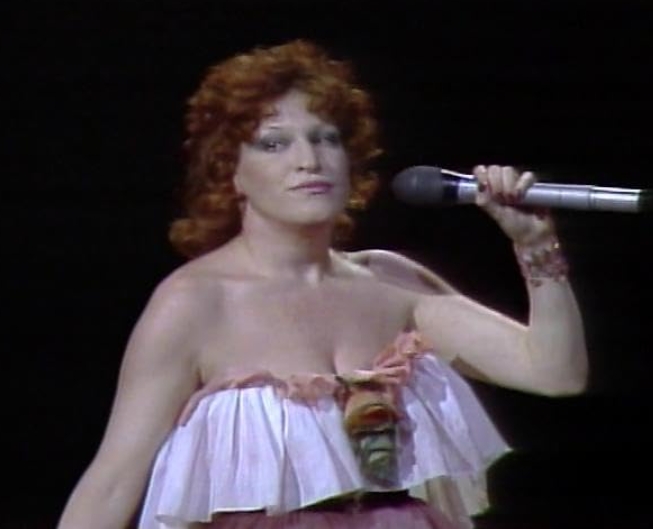 photo-Bette Midler 1976
