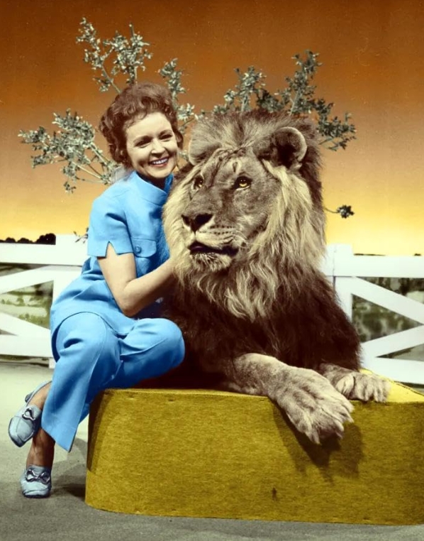 photo-Betty White 1971