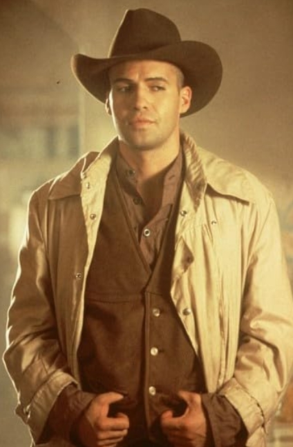 photo-Billy Zane 1995