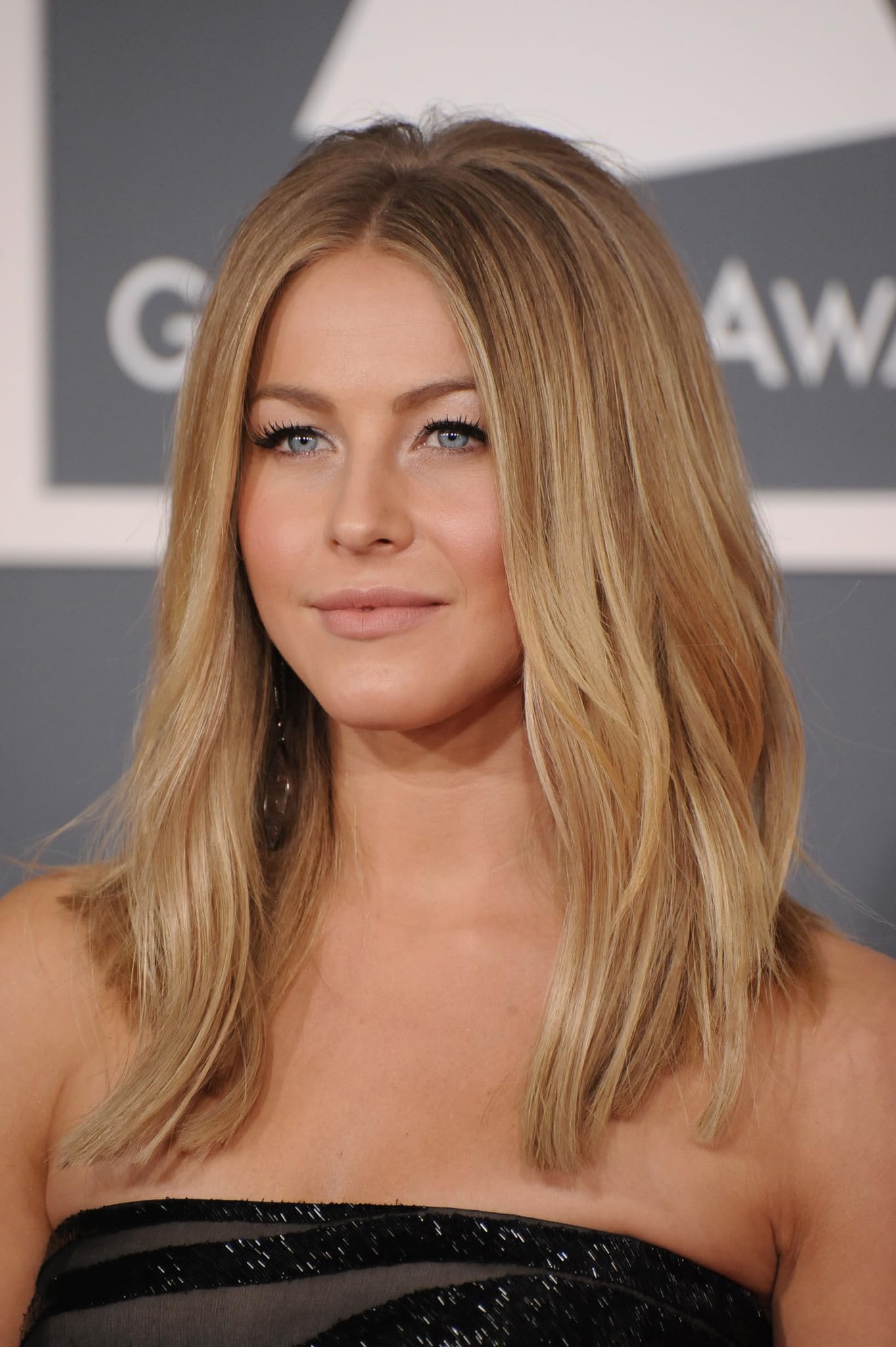 photo-Julianne Hough 2012