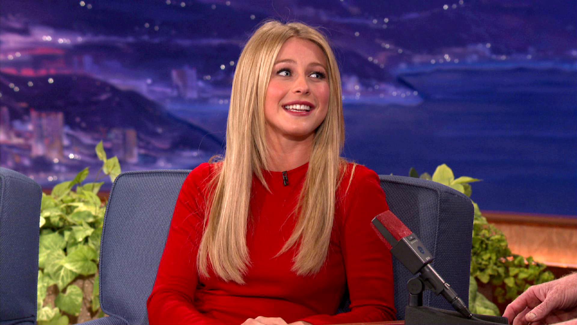 photo-Julianne Hough 2010