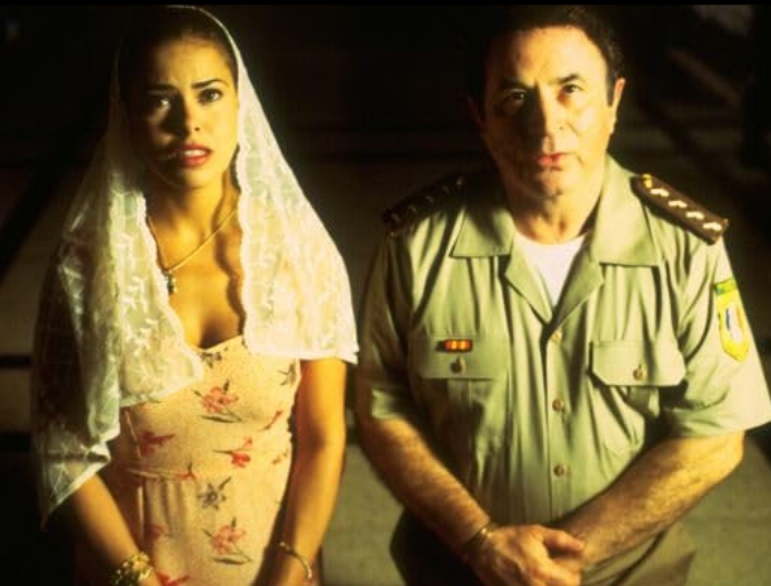 photo-Bob Hoskins 2000