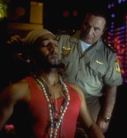 photo-Bob Hoskins 2000