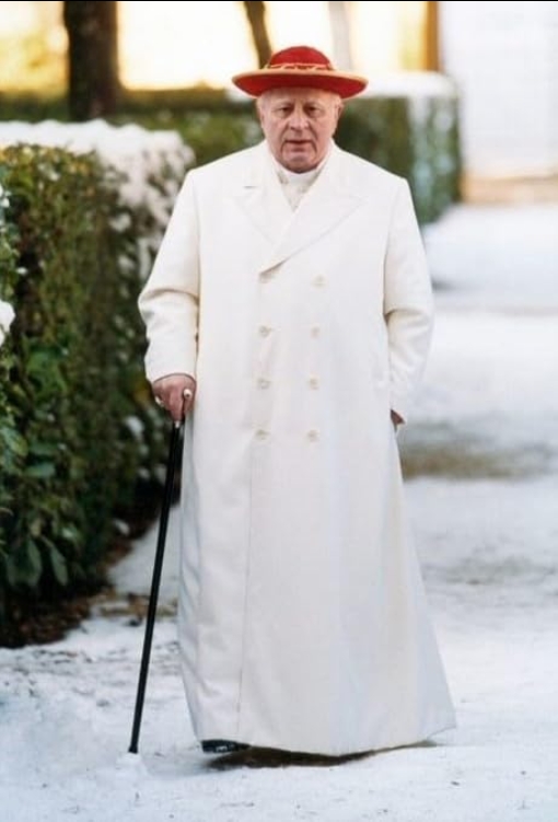 photo-Bob Hoskins 2003