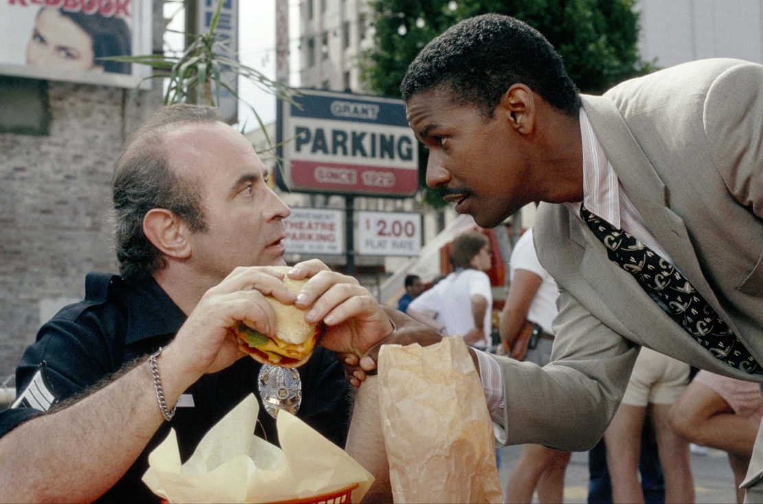 photo-Bob Hoskins 1990