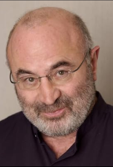 photo-Bob Hoskins 2001