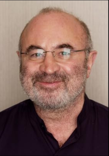 photo-Bob Hoskins 2001