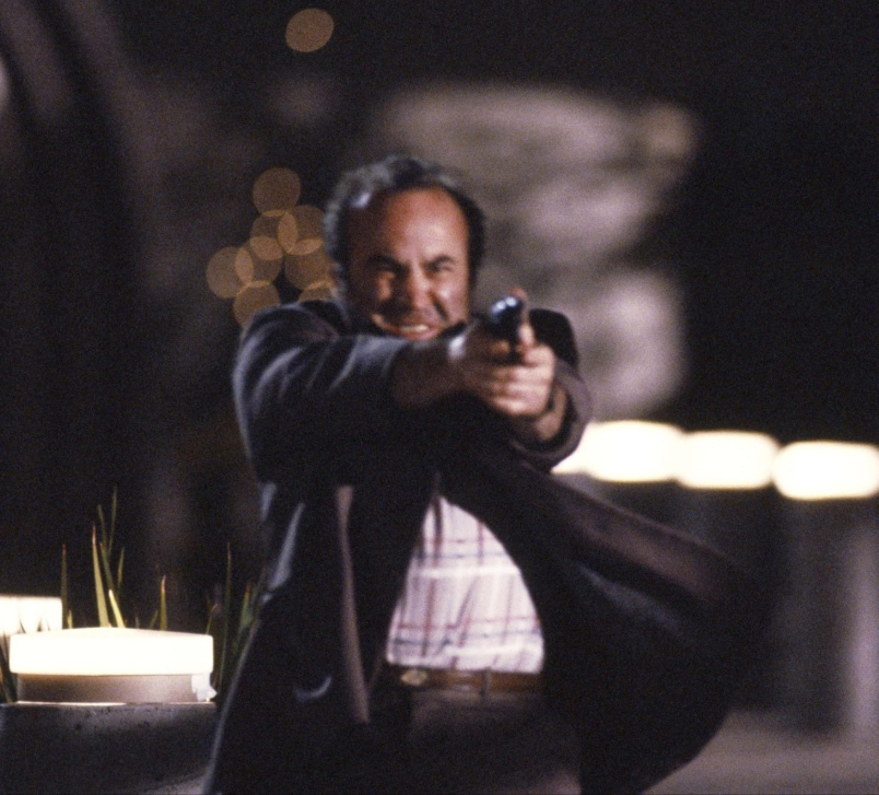 photo-Bob Hoskins 1990
