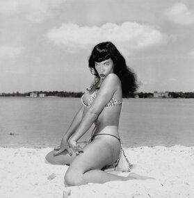 photo-Bettie Page 1954