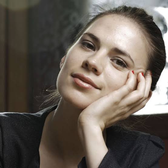 photo-Hayley Atwell 2005